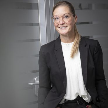 Das Bild zeigt Angela Gehrmann, Geschäftsführerin von meine Maklerin.